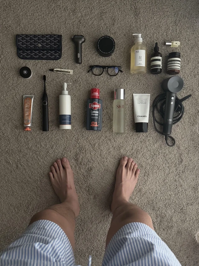 精致男生洗漱台分享｜看这一篇就够了！分享一期精致男士洗漱台上的高品质单品，皆是本人长期使用的自用好物。希望这些推荐，能在您挑选时提供一些参考与帮助。

▪️ 头发护理
①欧倍青C1咖啡因防脱洗发水：
