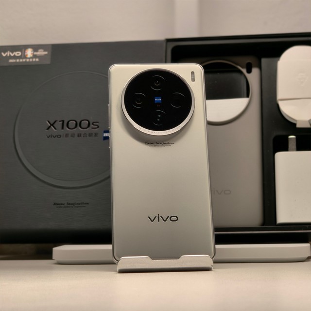 16GB+1TB突降1500元，100W闪充+100倍变焦，顶配旗舰售价大跳水