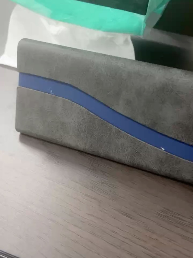 依视路CVO2002SV镜框与钻晶A4镜片