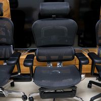 2025全新保友金豪E/雄鹰实测对决，是如何碾压传统人体工学椅