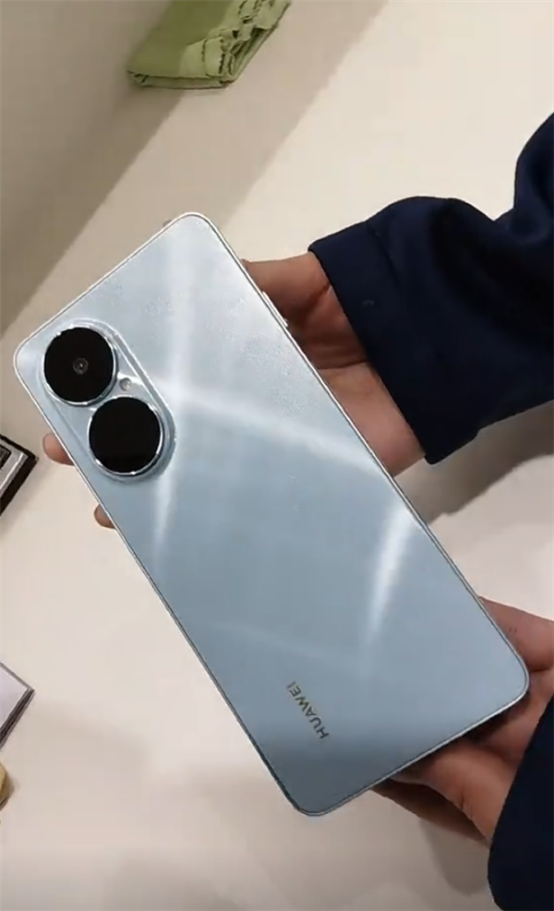 又一麒麟新机登场!华为畅享80真机抢先看:四款配色确认 没5G