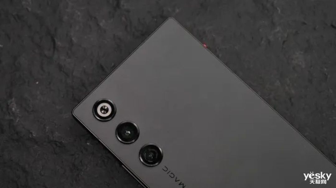 　　红魔10 AIR评测：极简美学的设计与极致性能的释放