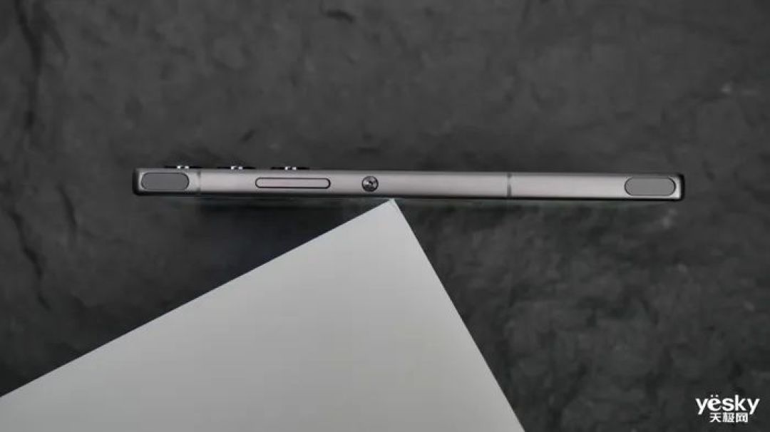 　　红魔10 AIR评测：极简美学的设计与极致性能的释放