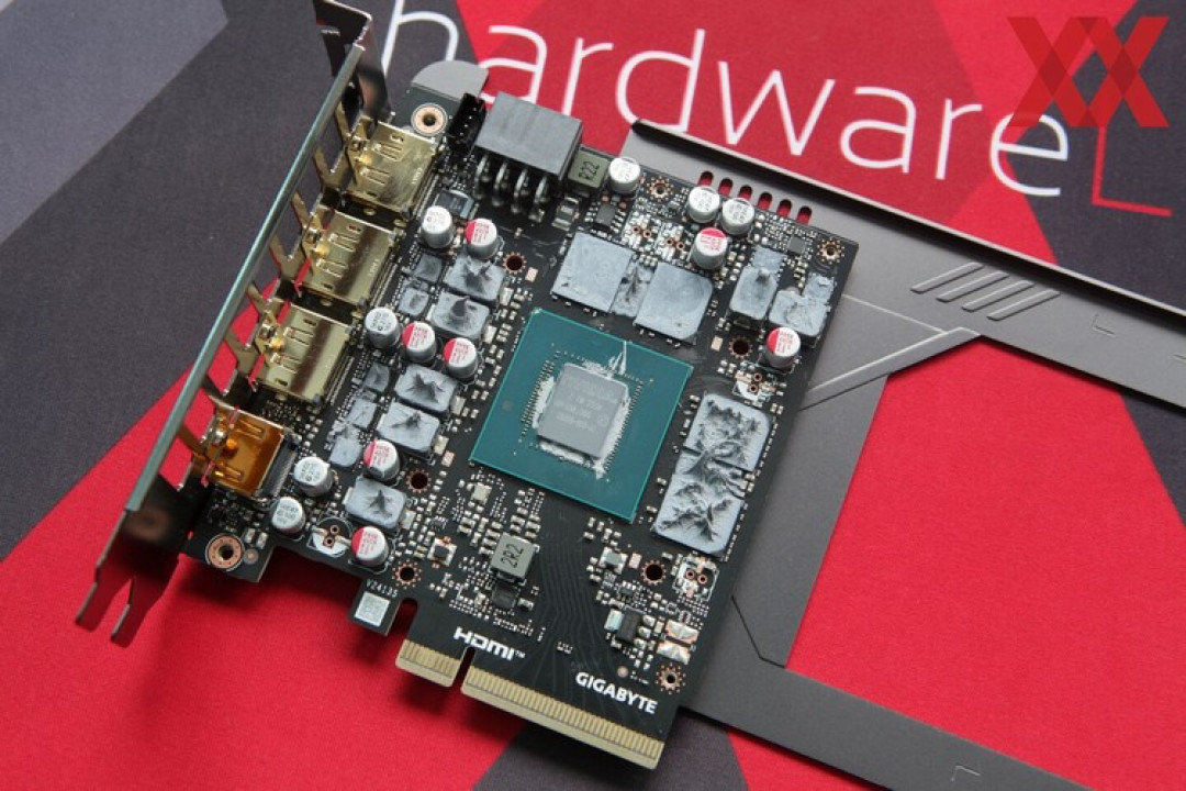 能做 ITX 版本?某 RTX 5060 Ti PCB 非常短小,供电位置也很特别