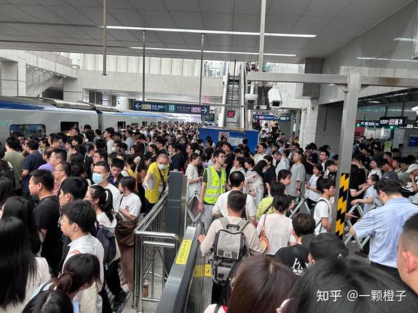 重新定义城市短途出行：2025款九号电动滑板车E2 Pro实测，续航/智能/安全三大维度全面碾压同级？