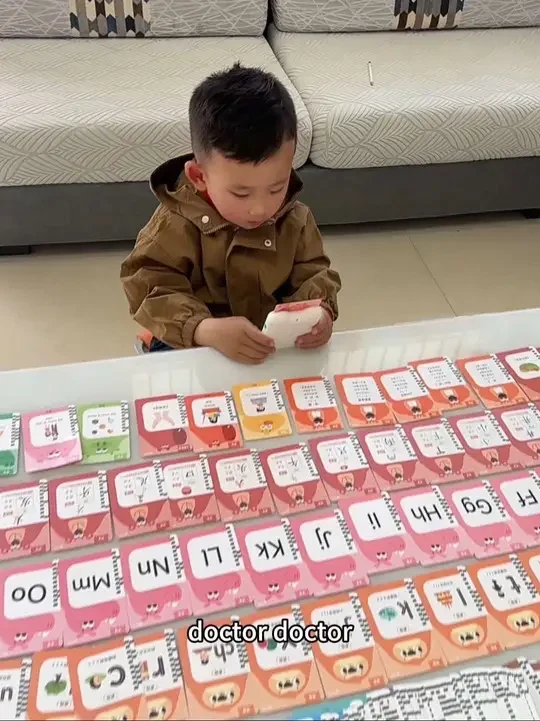 别再动不动就给小朋友玩手机了，可以安排这个适合2-8岁宝宝的掌上双语#早教机 卡片式不伤眼睛，发音很标准，内容丰富，性价比超高#时光学#幼儿启蒙 #英语启蒙 #启蒙早教
