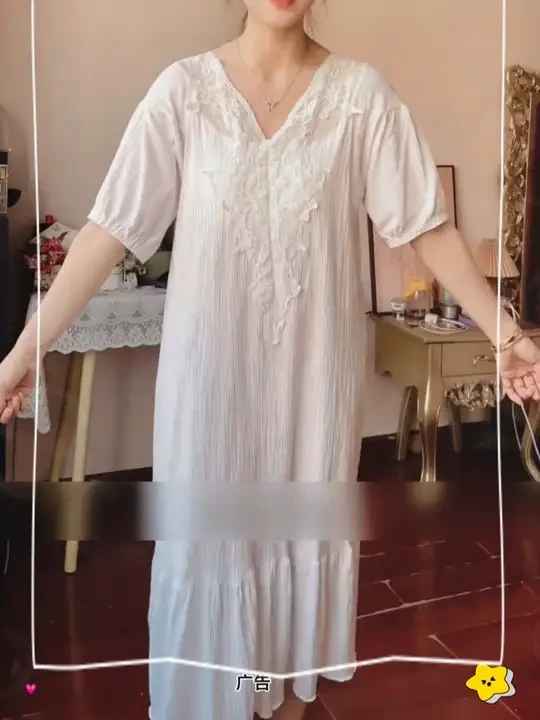 J颜值面料都很在线的睡裙，还带固定胸垫，洗完澡不用穿内内的感觉简直不要太棒了！又好看又舒服#纯棉睡裙 #睡裙