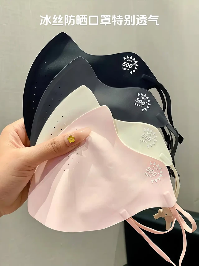 2025春夏薄款UPF500+冰丝防晒口。夏天选对面罩真的很重要，面罩选不对就容易闷汗不透气，这款防晒口罩我太喜欢了，它采用了冰丝的透气面料，戴上去冰冰凉凉的。狐型加大冰感透气护眼角7A抑菌！轻薄透气