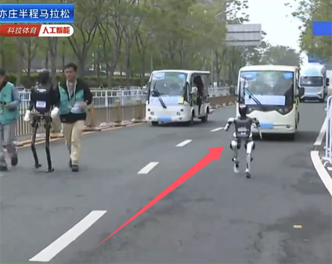 半马最独立的机器人诞生:不用人陪跑、靠自己完成反超