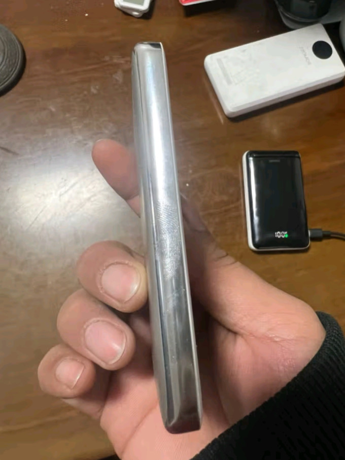 倍思移动电源