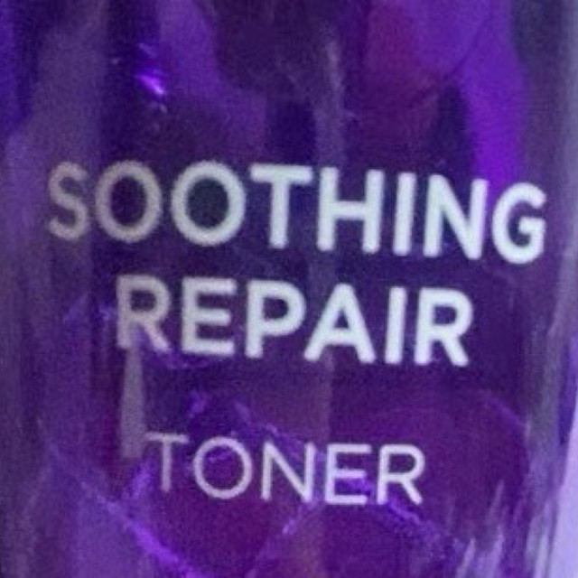 德妃紫苏保湿爽肤水：油痘肌的“镇定救星”