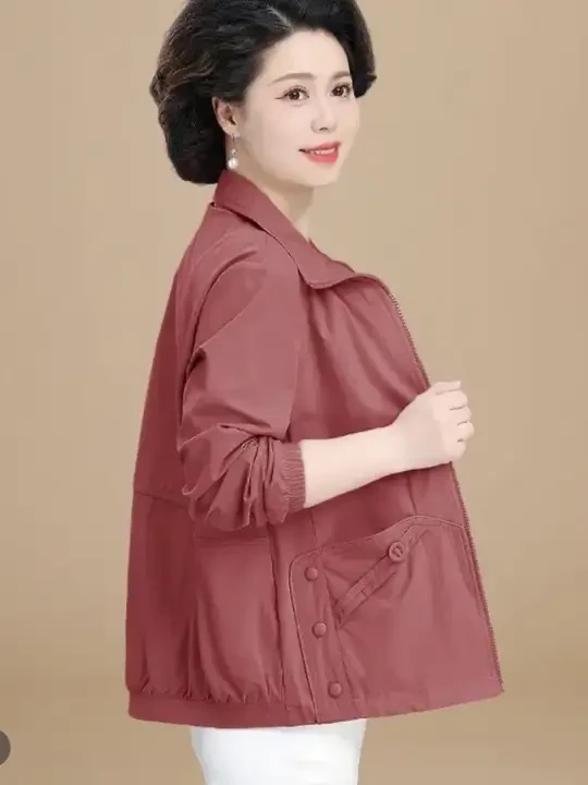 #点击小黄车直接购买 妈妈夏装2025新款薄外套中老年女士春夏休闲连帽防晒衣服