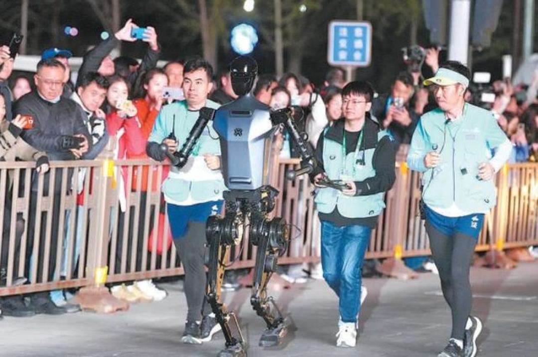 全球首个人形机器人半马赛:硅基运动员的跌撞与进化