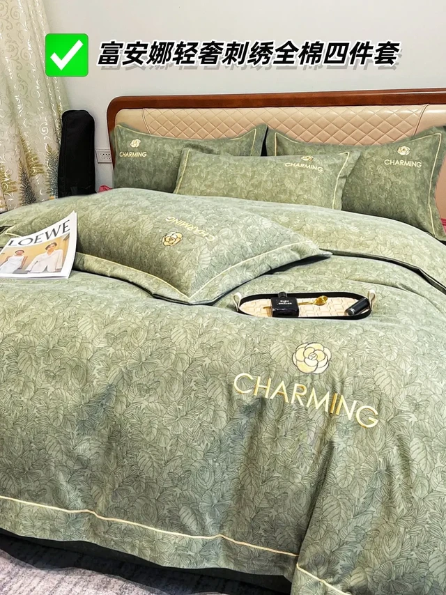 天呐！富安娜新款全棉四件套，美到犯规啦。宝子们，季节更替，又到了给床铺换新装的美妙时刻！这次富安娜推出的新款全棉四件套，简直就像为我们的睡眠生活量身定制的梦幻之选，一眼就美到了我的心坎上！

全棉面料