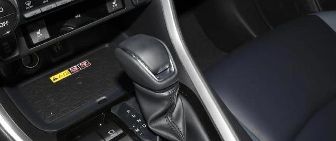 跌破14万！RAV4荣放降价背后：混动油耗5.1L对决比亚迪宋，谁更值？