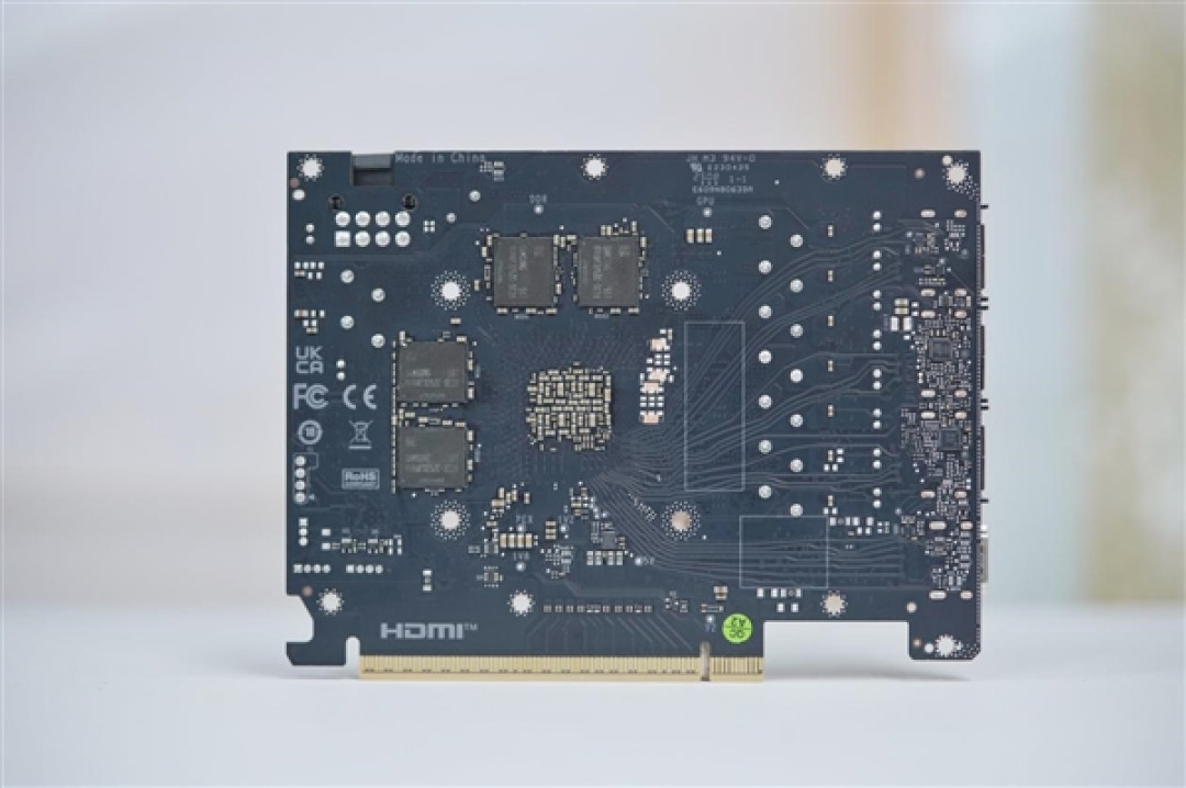影驰RTX 5060 Ti金属大师白金版16GB MAX OC图赏