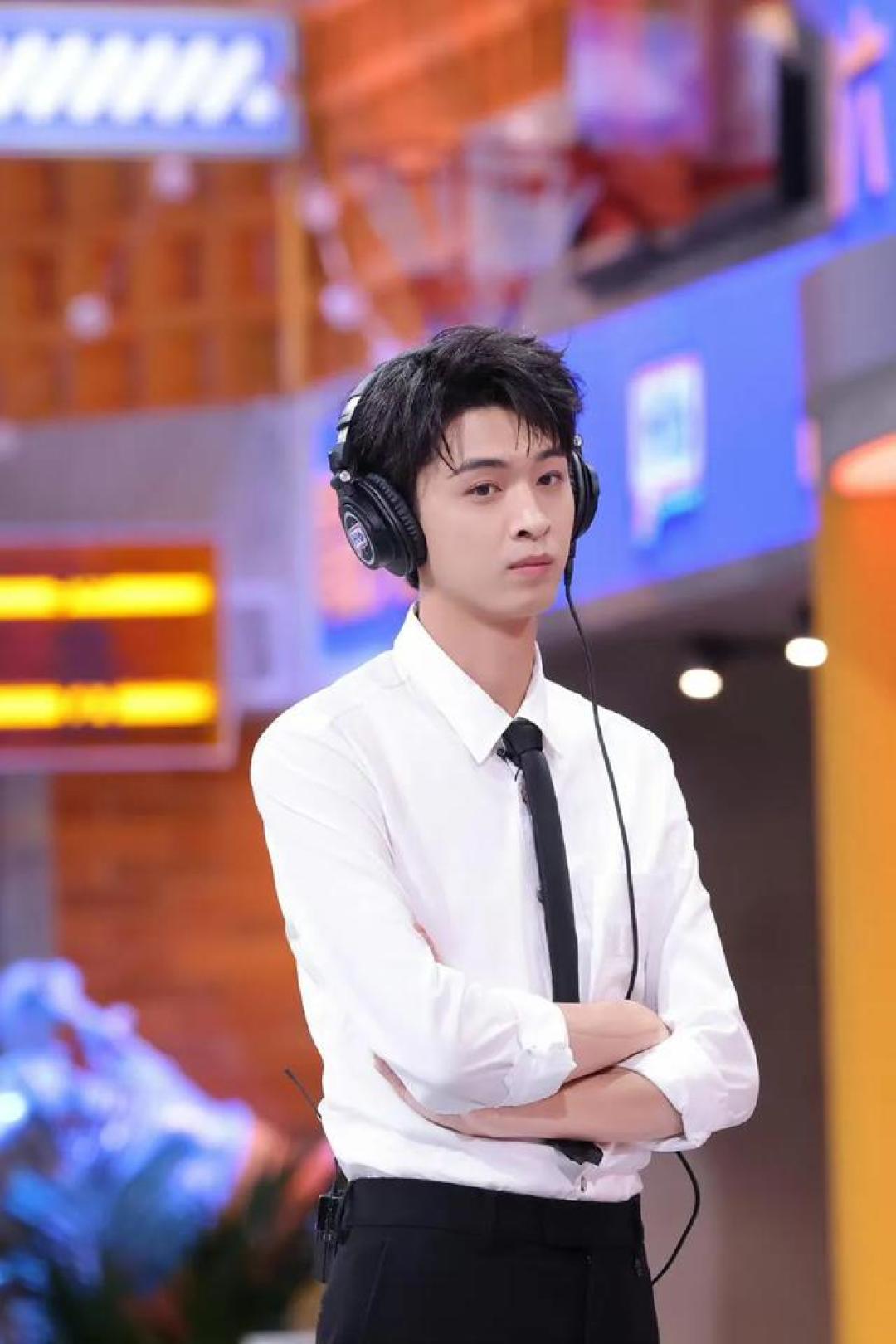 滑梯泪崩安检乌龙，黄子弘凡演唱会退场名场面太抓马！