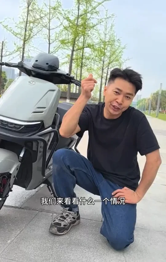 老婆闹着要换车，你们看这辆怎么样##爱玛绝影 #爱玛电动车 #一骑绝尘追风逐影