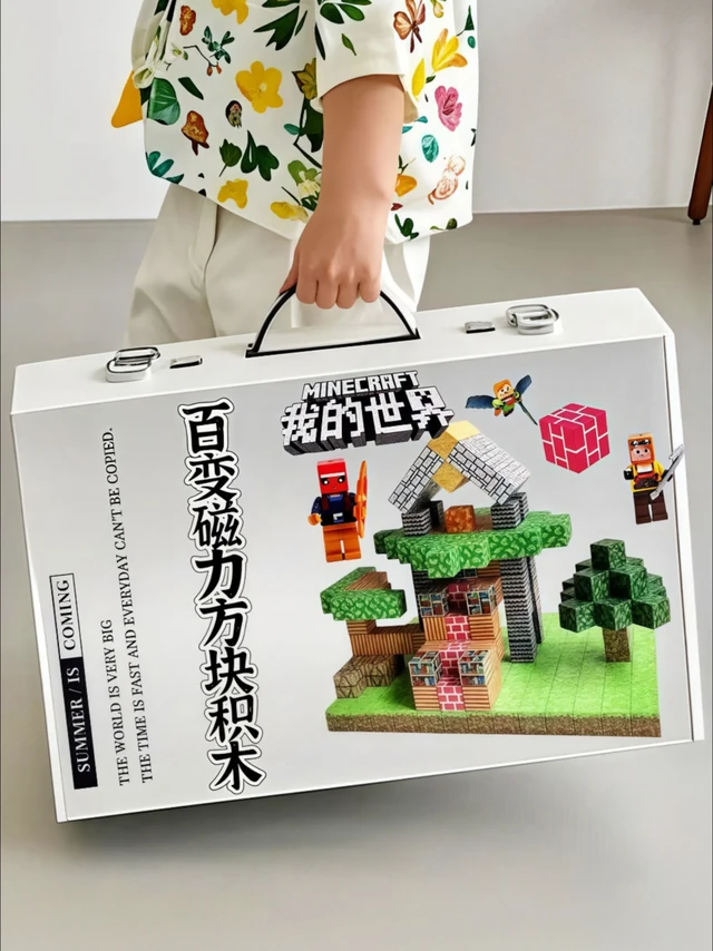 我家娃玩到停不下来的磁力积木，家人们，挖到宝了！必须安利这款正版2024年最新款MC我的世界拼搭创意百变磁力大师立体超大颗粒！
 
它每一粒磁力积木都紧贴我的世界游戏元素，一打开包装，孩子的眼睛瞬间亮