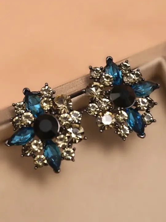 铜合金合成锆石耳饰 花朵耳钉新款2024法式复古高级感轻奢耳环ins#精致耳环 #时尚饰品 #耳饰 #潮流耳饰 #美出高级感