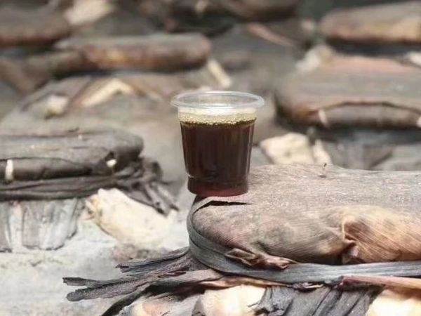 岁月的味道，秋冬季宜养生，不妨喝点黄酒,散寒湿，养脾胃，益肝胆的客家特产——客家娘酒