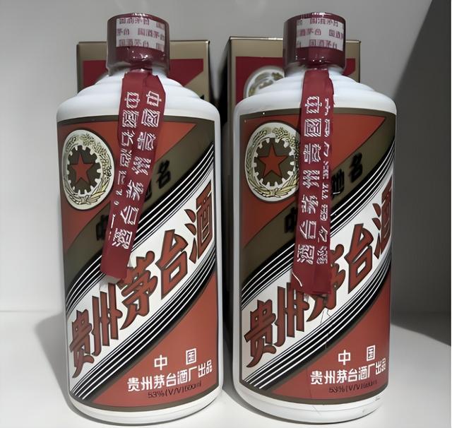 四川堂弟晒出大伯的家，一看到酒柜才知道，什么叫 “小巫见大巫”