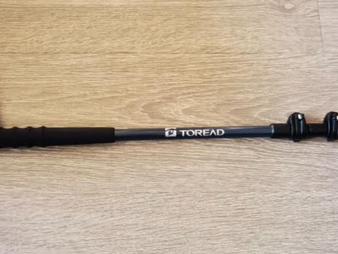 探路者深炭灰碳纤维登山杖:户外出行的得力助手