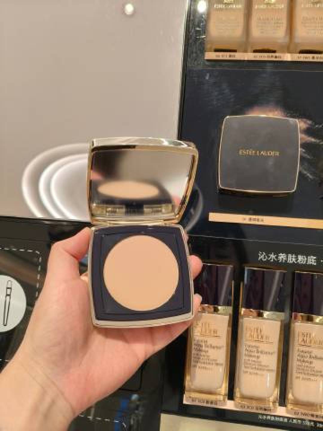 雅诗兰黛白金粉底液深度解析：干皮秋冬必入的宝石光感底妆怎么选？