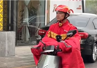 再次沖到配送一線(xiàn)！劉強(qiáng)東親自送京東外賣(mài) 還請(qǐng)騎手吃海底撈