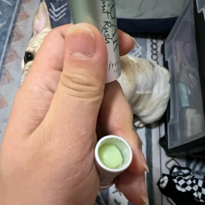 馥蕾诗润唇膏