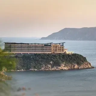 大湾区的最后秘境！小岛悬崖，山海相逢！阿丽拉新作启幕，实探报告来了！