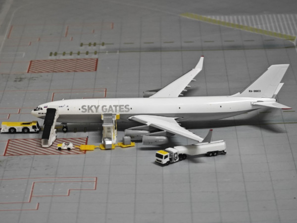 PH俄罗斯天门货运伊尔96-400T飞机模型开箱