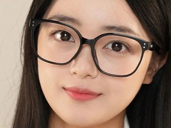 松浦川、蔡司镜片、mikibobo，依视路眼镜价格表，近视镜片四大天王，学生党配眼镜攻略推荐品牌