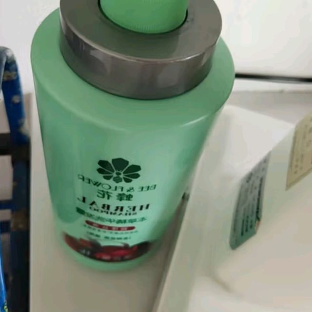 蜂花本草精华洗发水:1L大容量,润泽丝滑,尽享滋养柔顺