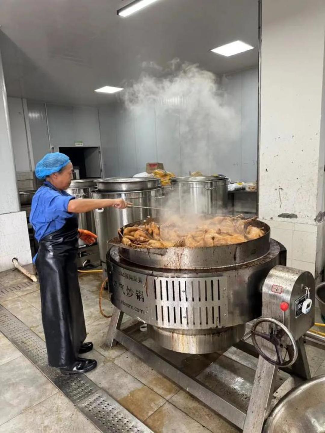 非遗卤鹅如何征服世界胃？百年老卤在短视频里沸腾