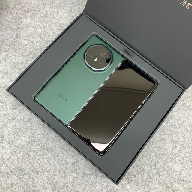 荣耀终于妥协，4320HZ+百倍变焦+卫星通信，发布七个月跌价870元