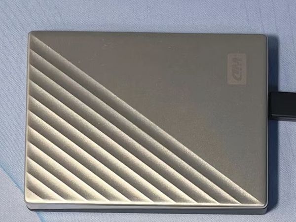 我的iPhone 15存储救星：西部数据移动硬盘