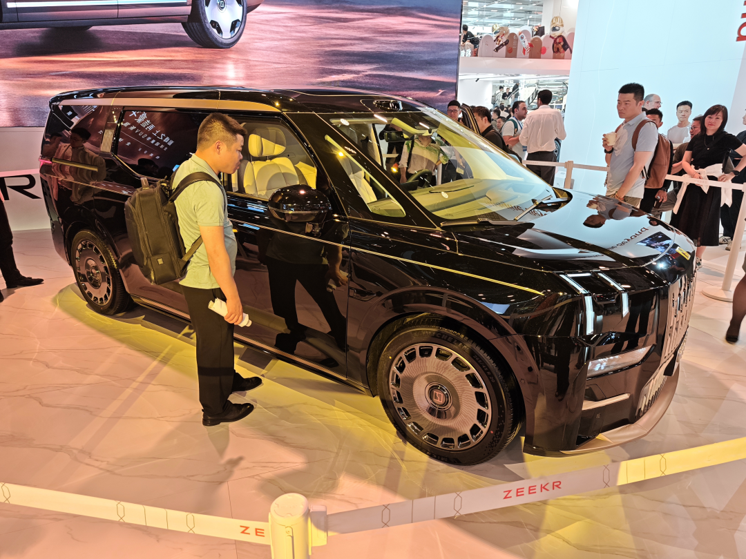 【2025上海车展】豪华极致科技,杭州湾杀出的极氪誓要改变高端豪华市场格局