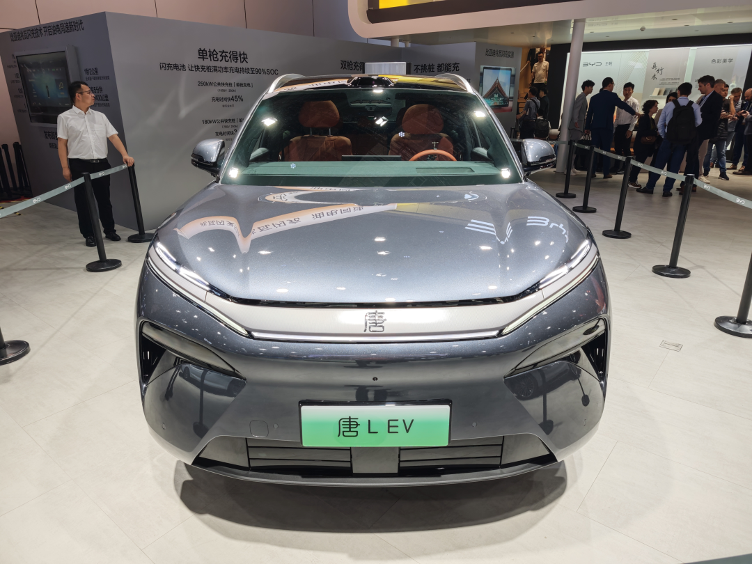【2025上海车展】“新能源汽车世界冠军”全线出击，比亚迪智电技术全面升级