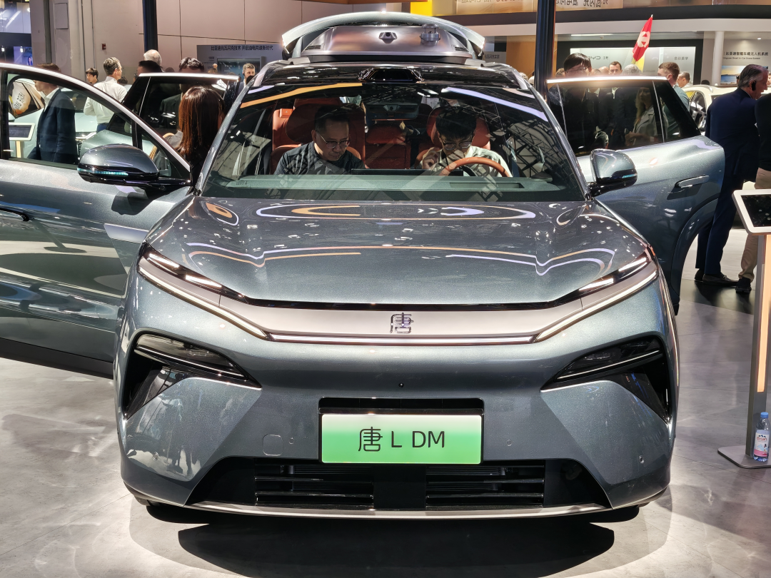 【2025上海车展】“新能源汽车世界冠军”全线出击，比亚迪智电技术全面升级