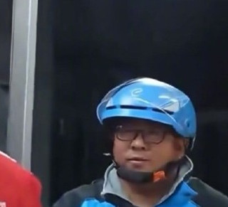 科技东风｜京东辟谣刘强东登顶骑手榜；苹果修改 AI 宣传；特供 RX 9070 GRE 出炉