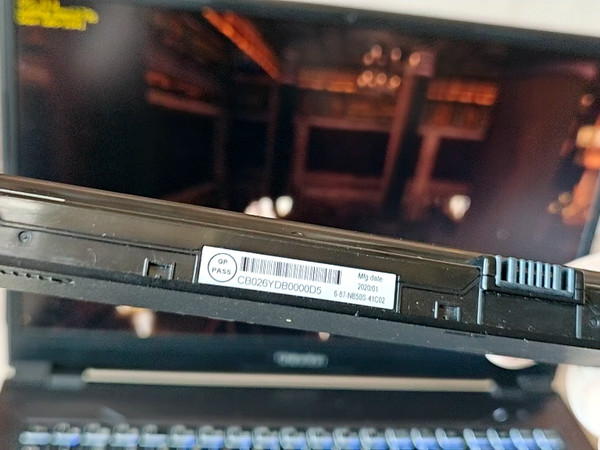 999代淘炫龙笔记本 i5 9400 gtx1650 d5版本 8g+512g固态 16英寸 缺陷:电池耗尽 前置摄像头无法开启 c面外壳较脏