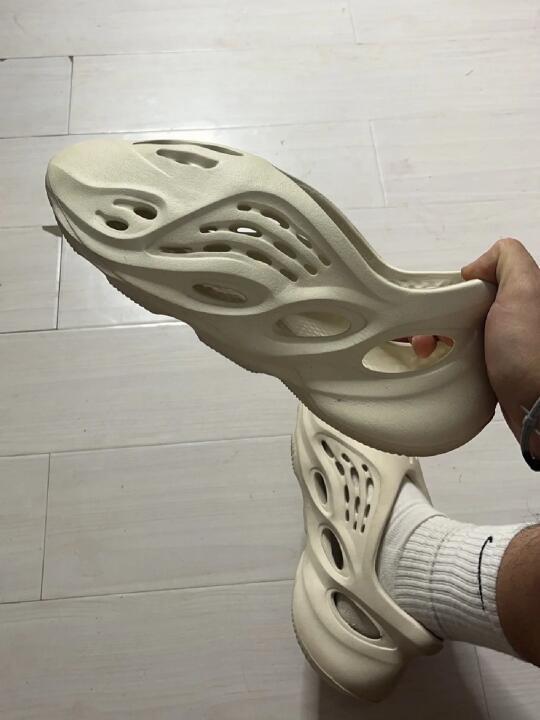 膜拜Ye啊！Yeezy这么久了还是这么时髦!!
