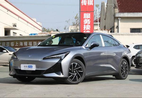 2025款极狐阿尔法S5将在4月23日上海车展完成上市