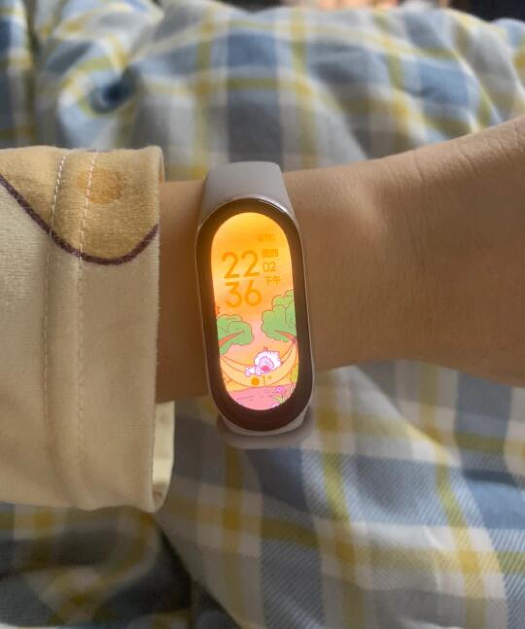 小米手环9对决Watch 4:三大维度解析日常最佳选择