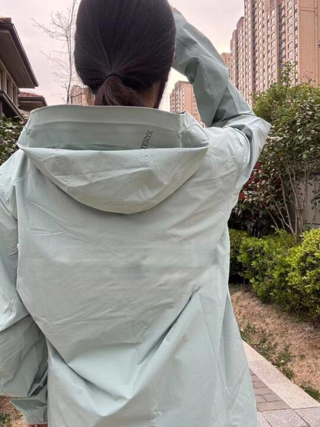 始祖鸟Solano夹克:从会议室到山脊线的全场景穿搭密码