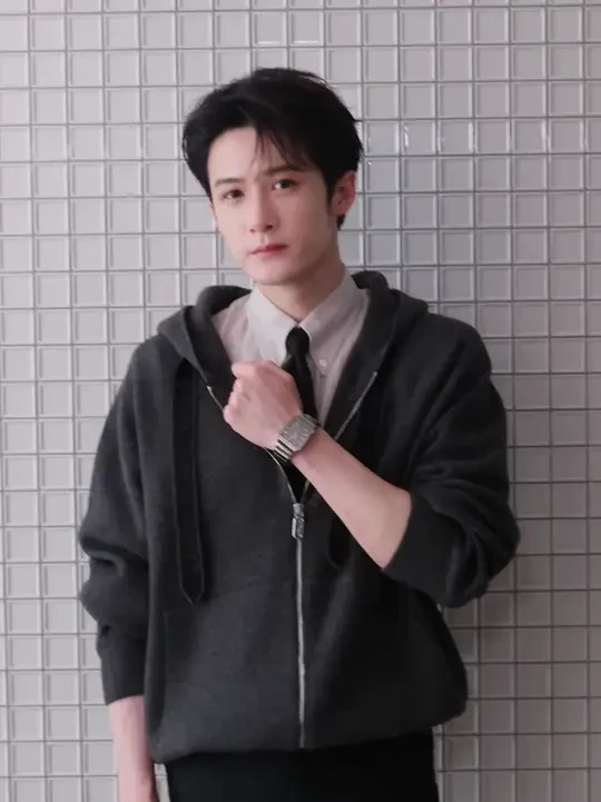 你有一份特别邀约——
4月25日17:20，锁定天猫/京东Rado瑞士雷达表官方直播间
与Rado全球代言人@檀健次 
一起抵达Rado“时空艺术之夜”
感受经典与先锋铸就的腕间未来
#Rado瑞士雷