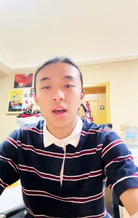 给大家介绍一下主唱小段的创作环境与设备!
#乐队 #录音
