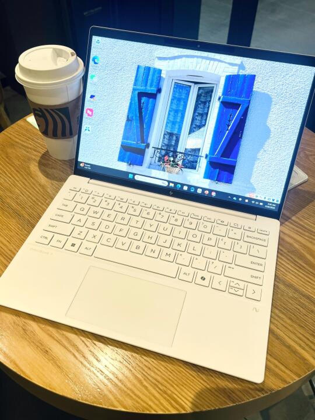 陶瓷白机身+AMD AI芯!惠普星Book Pro 13轻薄本实测:职场新人新宠?