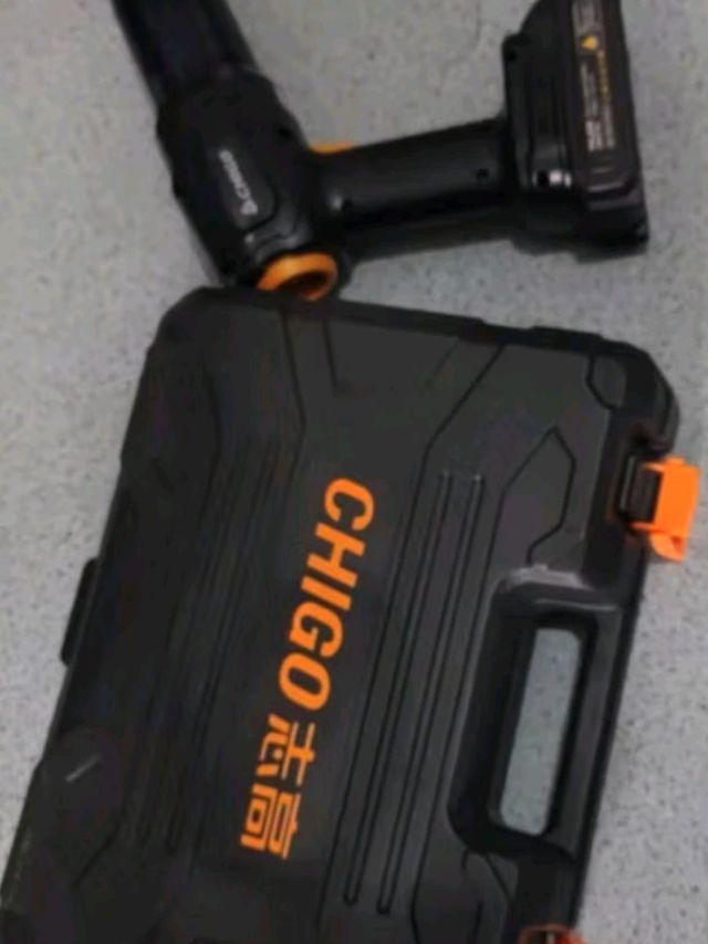 志高车载吸尘器——豪华款，打造车内清洁新境界
